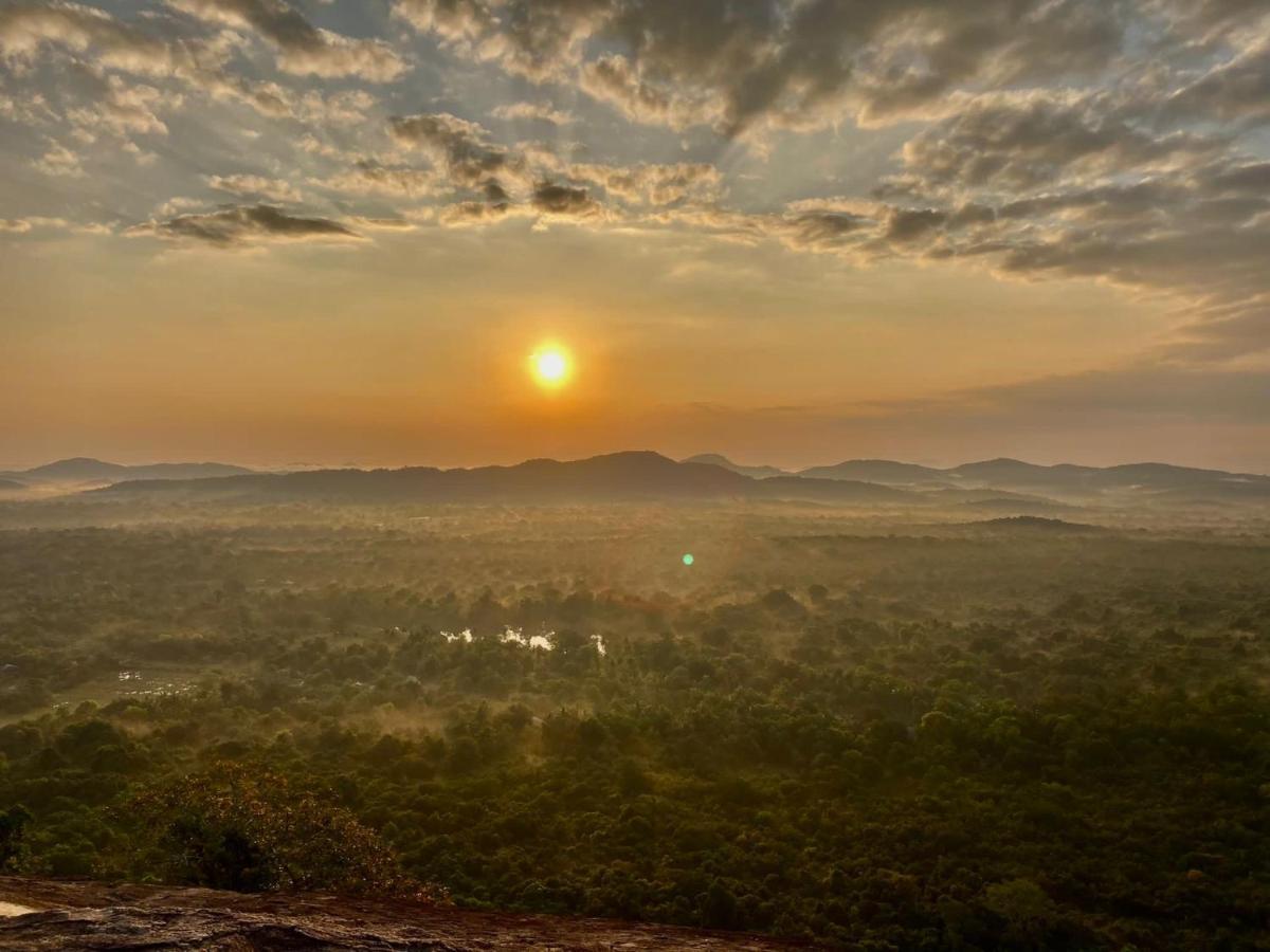Bed and Breakfast Grand Freedom Sigiriya Esterno foto